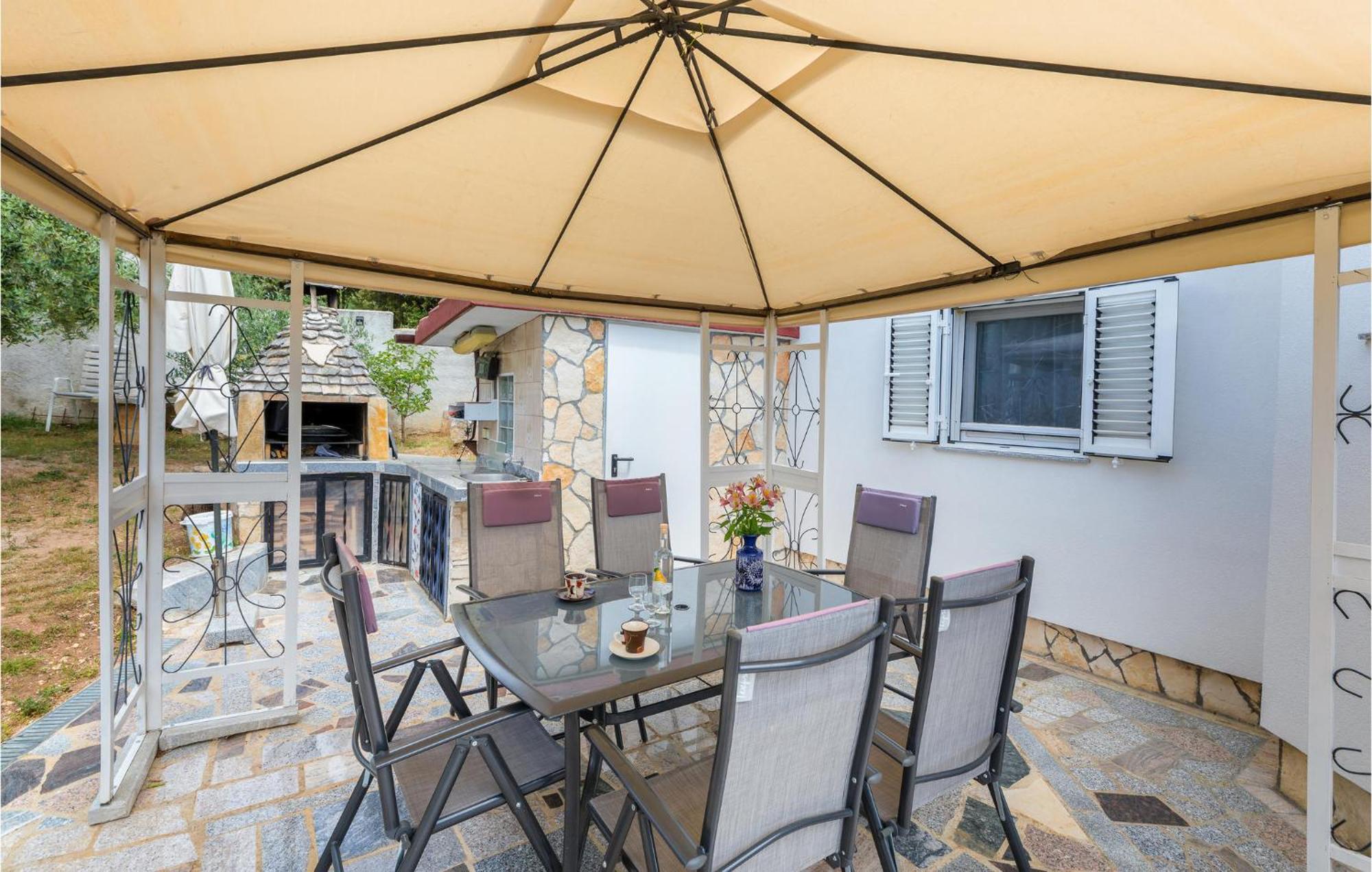 Beautiful Apartment In Barbariga With Kitchen Eksteriør bilde