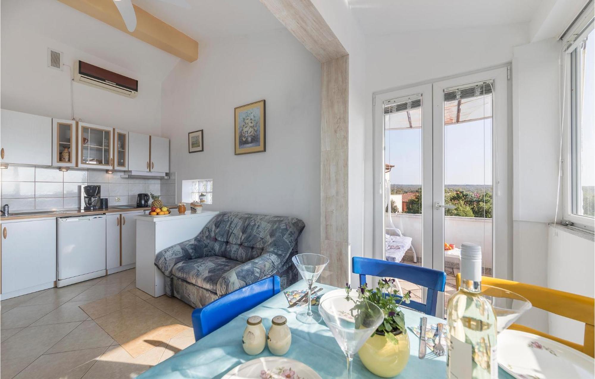 Beautiful Apartment In Barbariga With Kitchen Eksteriør bilde