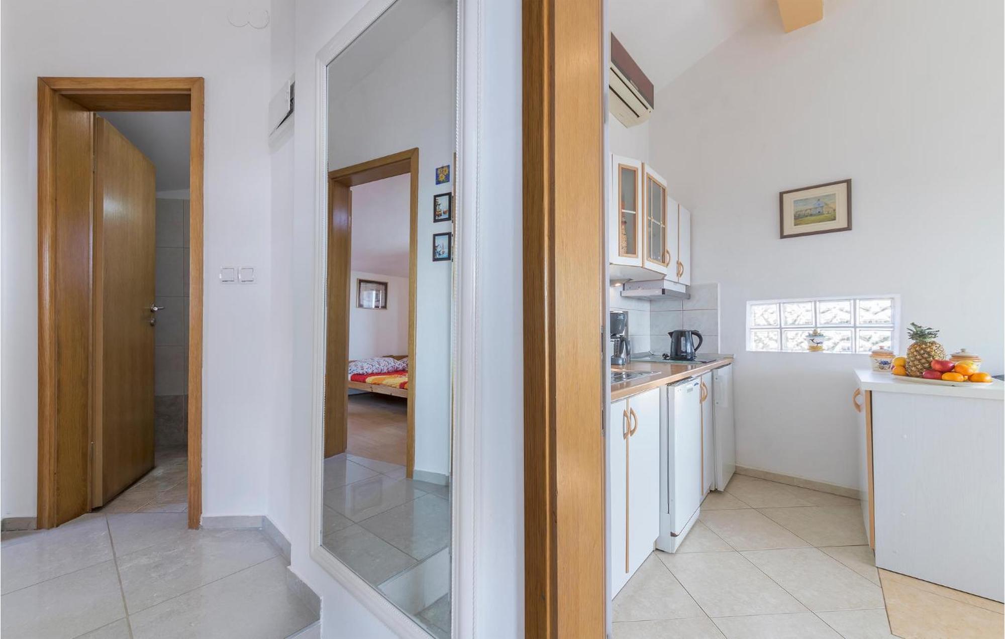 Beautiful Apartment In Barbariga With Kitchen Eksteriør bilde