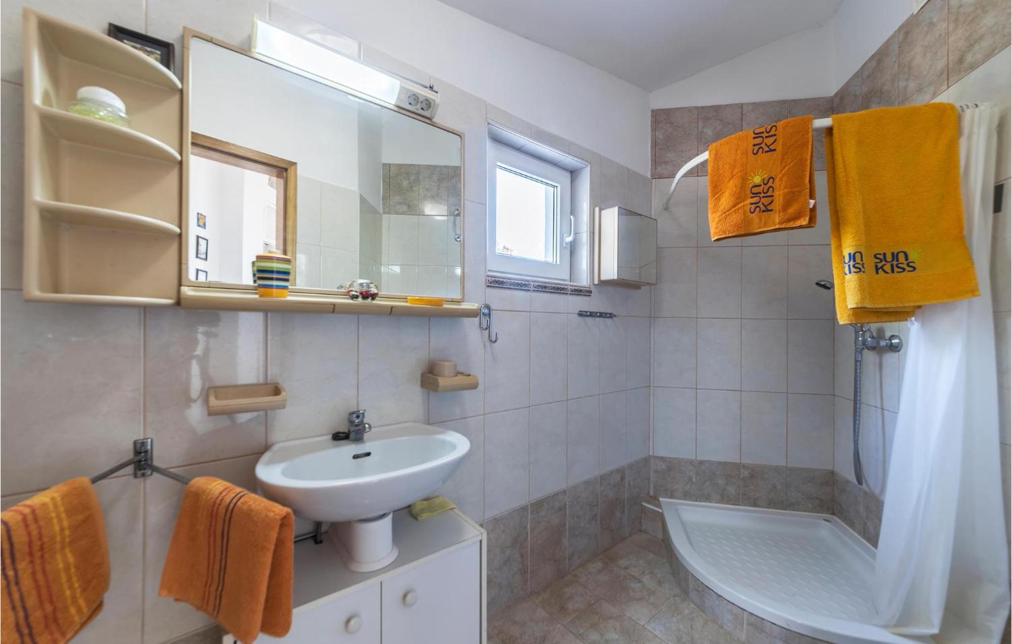 Beautiful Apartment In Barbariga With Kitchen Eksteriør bilde