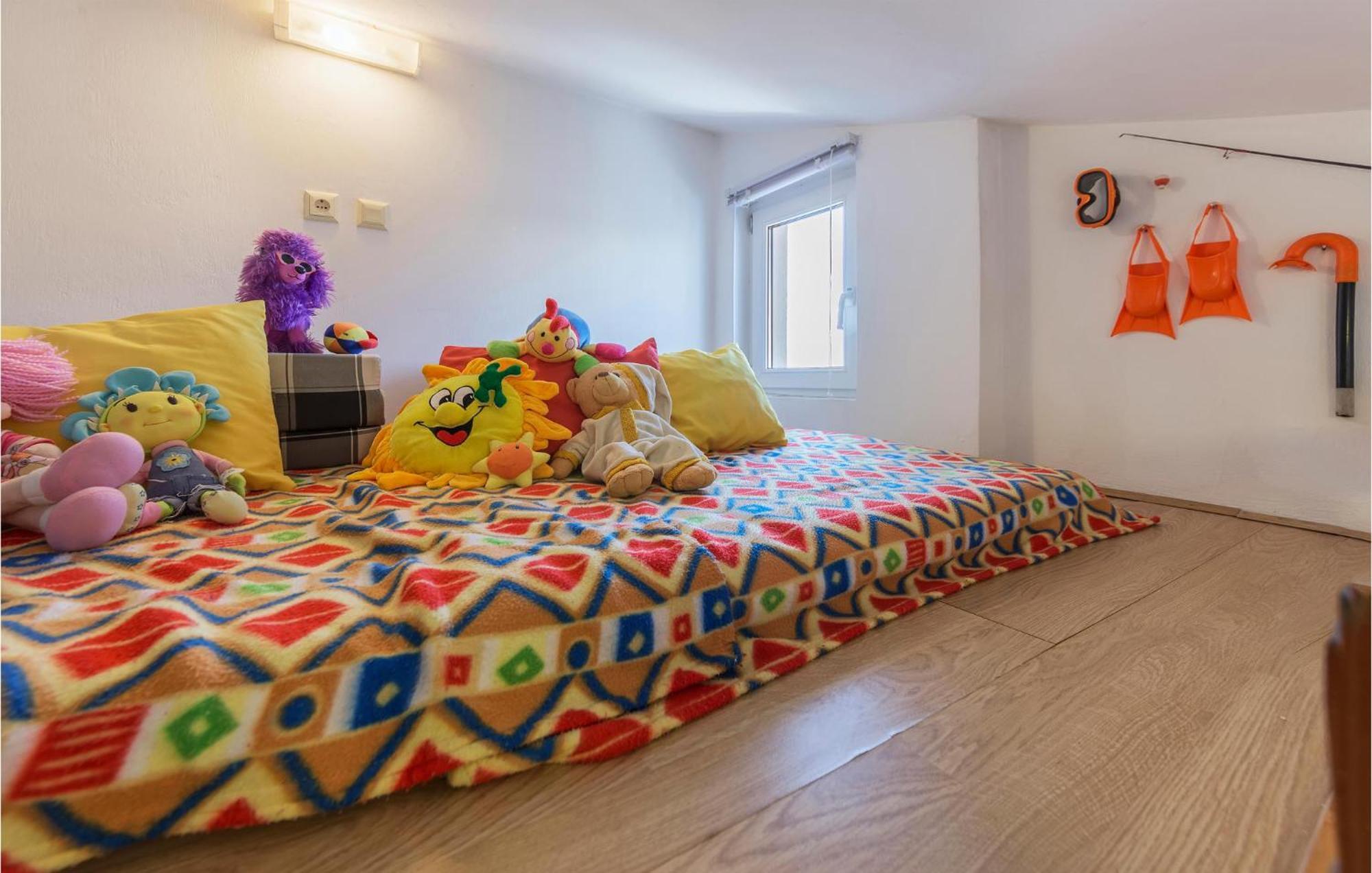 Beautiful Apartment In Barbariga With Kitchen Eksteriør bilde