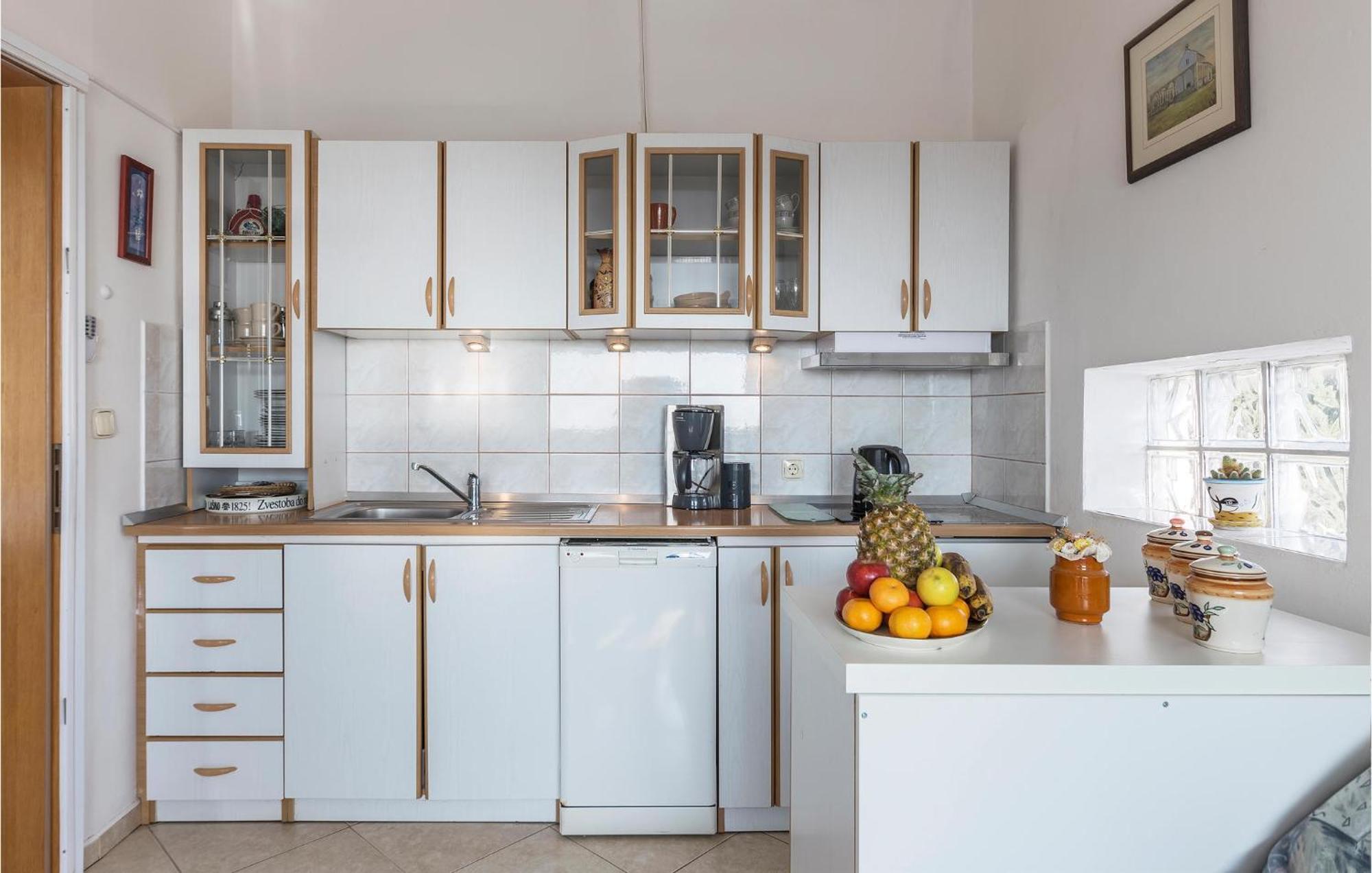 Beautiful Apartment In Barbariga With Kitchen Eksteriør bilde